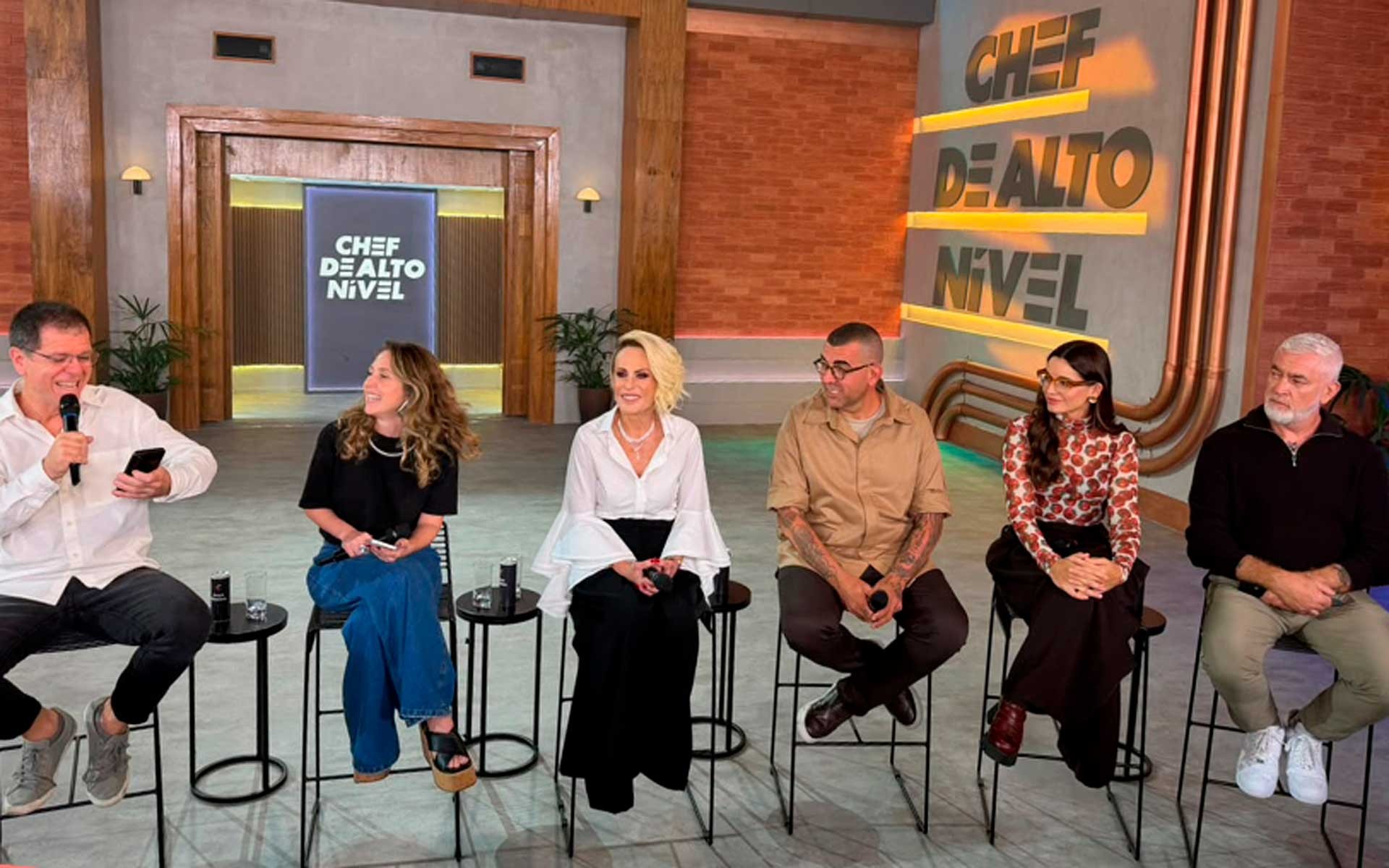 Ana Maria Braga fala sobre relação com participantes do Chef de Alto Nível: ‘Um porto seguro para eles’ Ana Maria Braga fala sobre relação com participantes do Chef de Alto Nível: ‘Um porto seguro para eles’